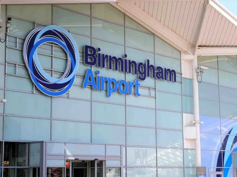 Birmingham Airport minibus hire