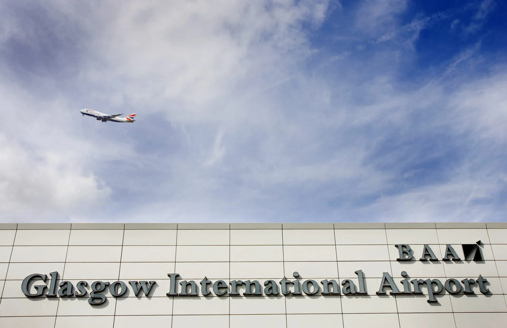 Glasgow Airport minibus hire