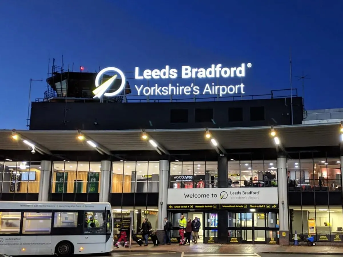 Leads Bradford Airport minibus hire