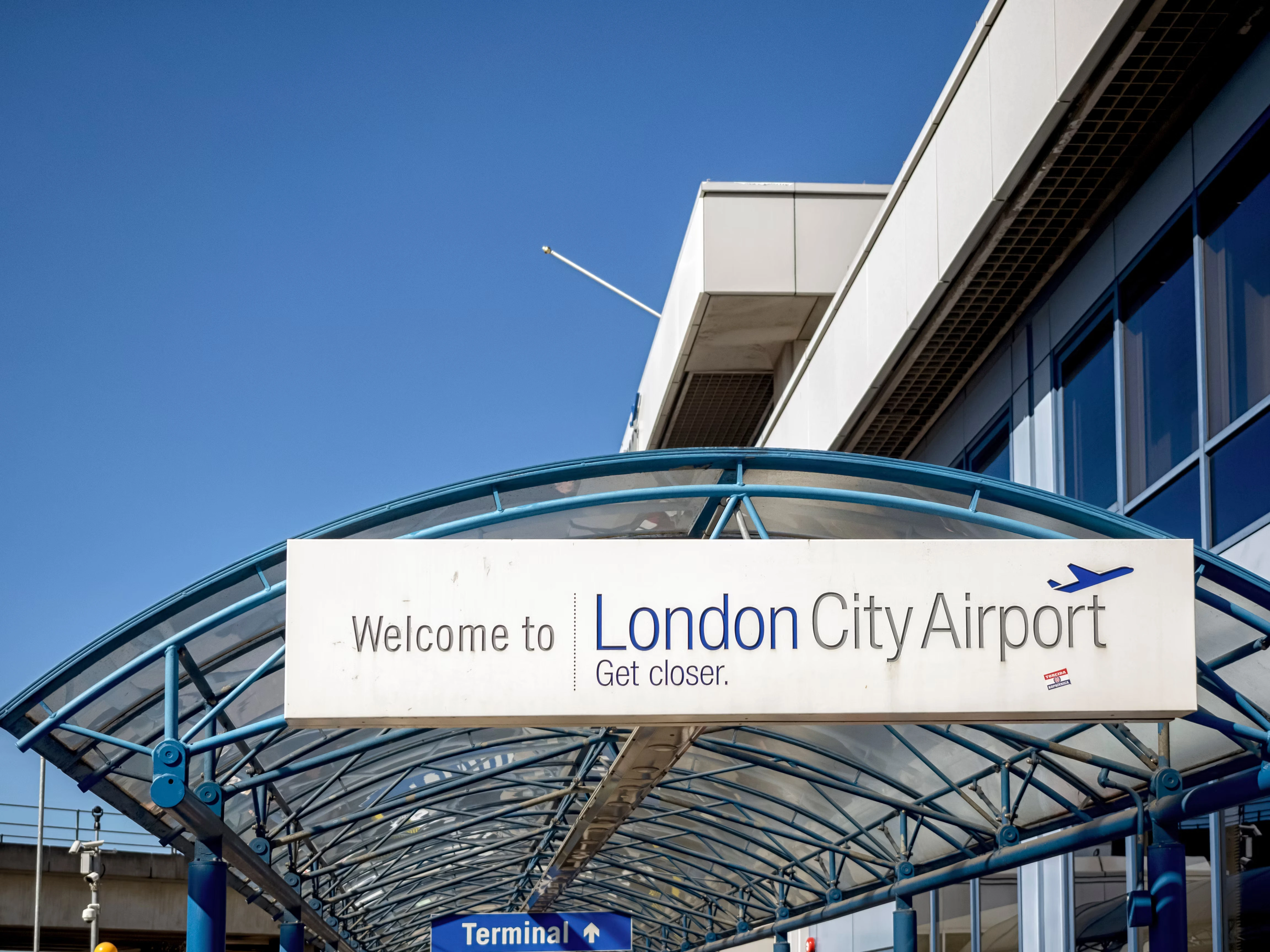 London City Airport minibus hire